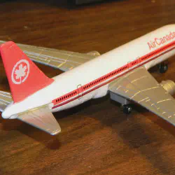 /img/50322-diecast-airplane-buying.webp