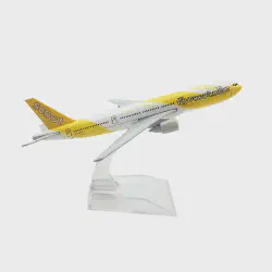 /img/50324-diecast-model-airplane-cleaning.webp