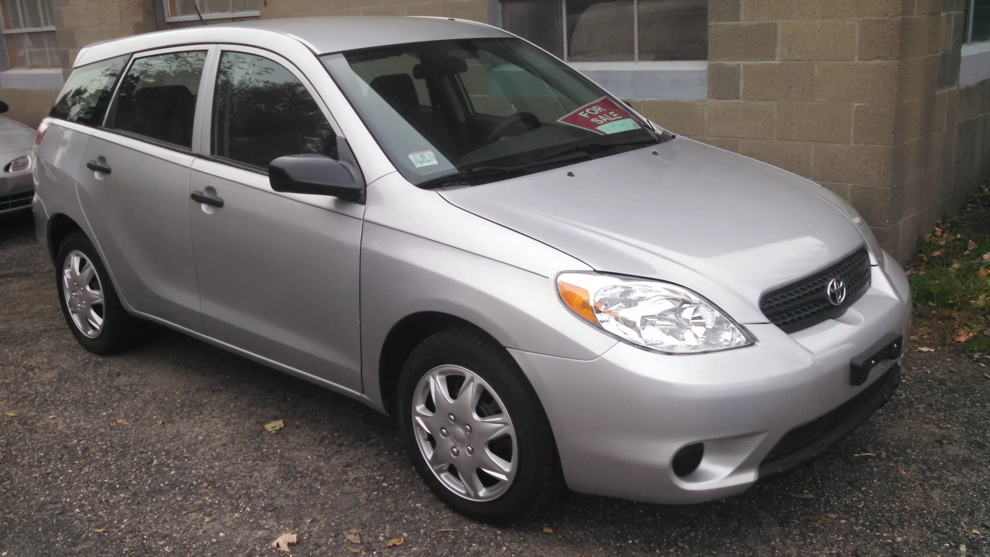 50351 diecast toyota matrix exterior detail