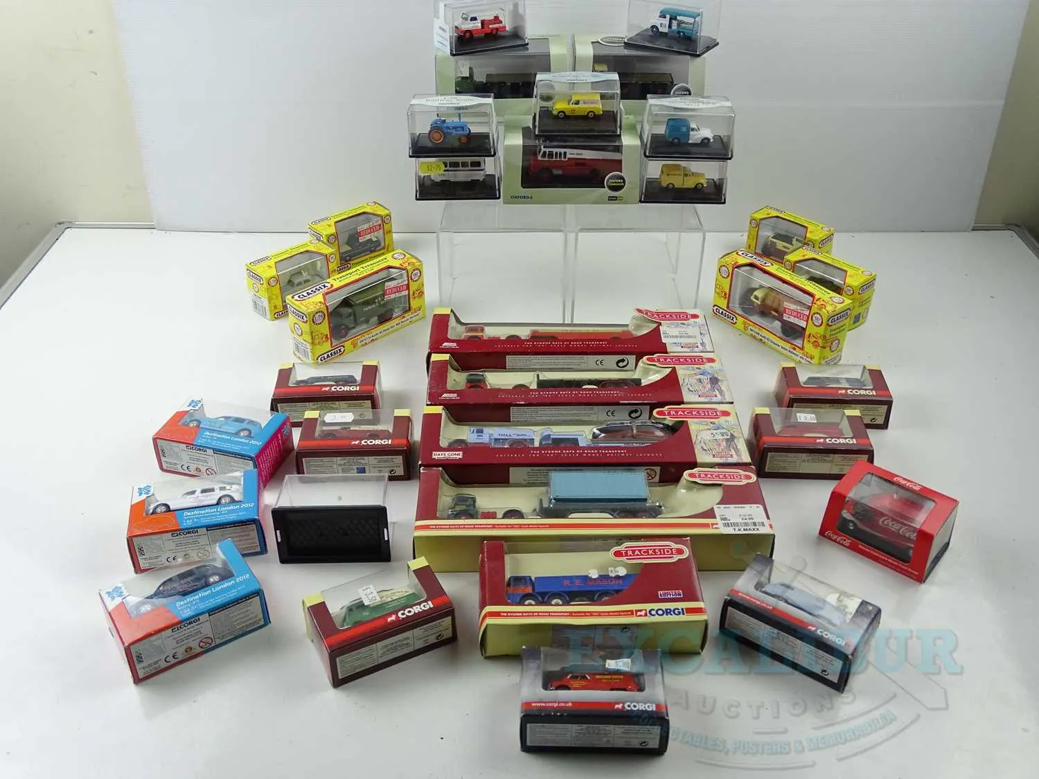 /img/50365-modern-1-76-diecast-cars.webp