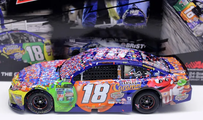 50371 kyle busch bristol sweep diecast display