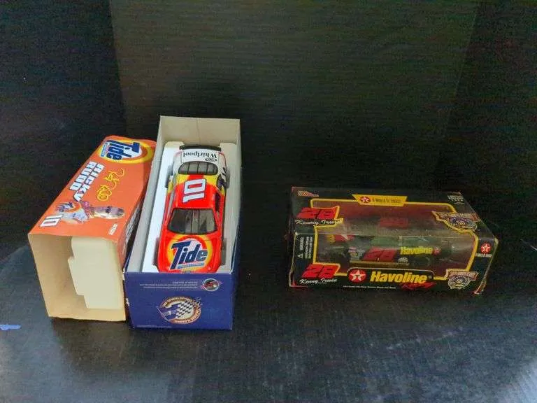 /img/50383-displaying-diecast-trucks.webp