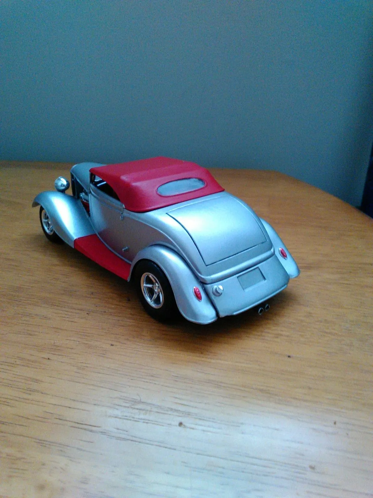 50407 expert staff assisting