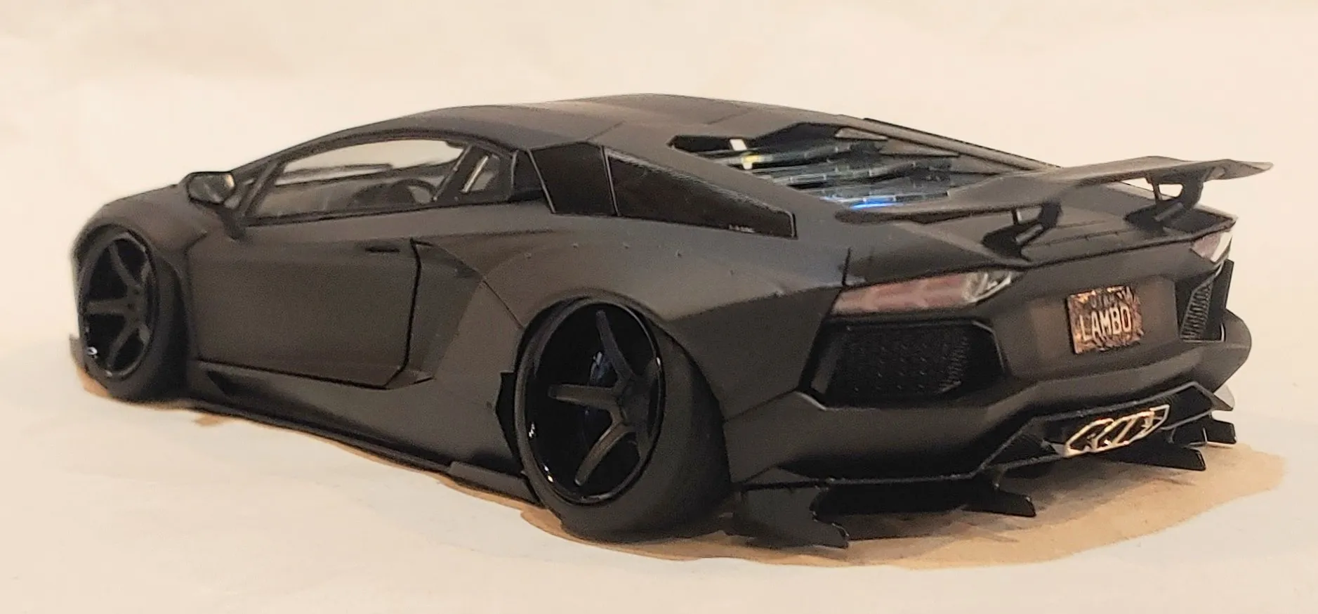 /img/50473-liberty-walk-aventador-diecast-detail.webp