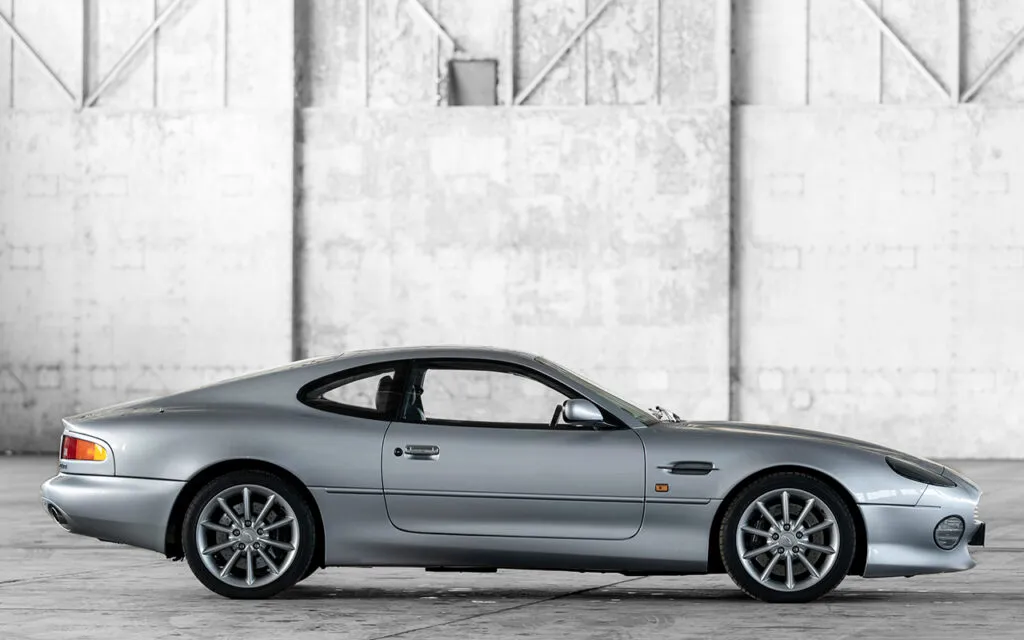 /img/50475-aston-martin-db7-diecast-model-close-up.webp