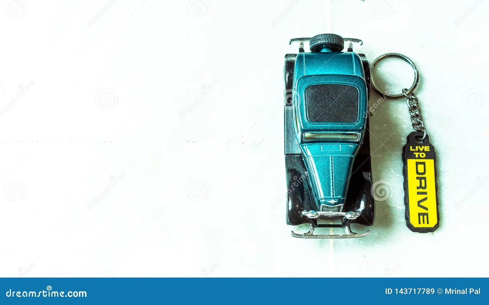 50481 aston martin keychain