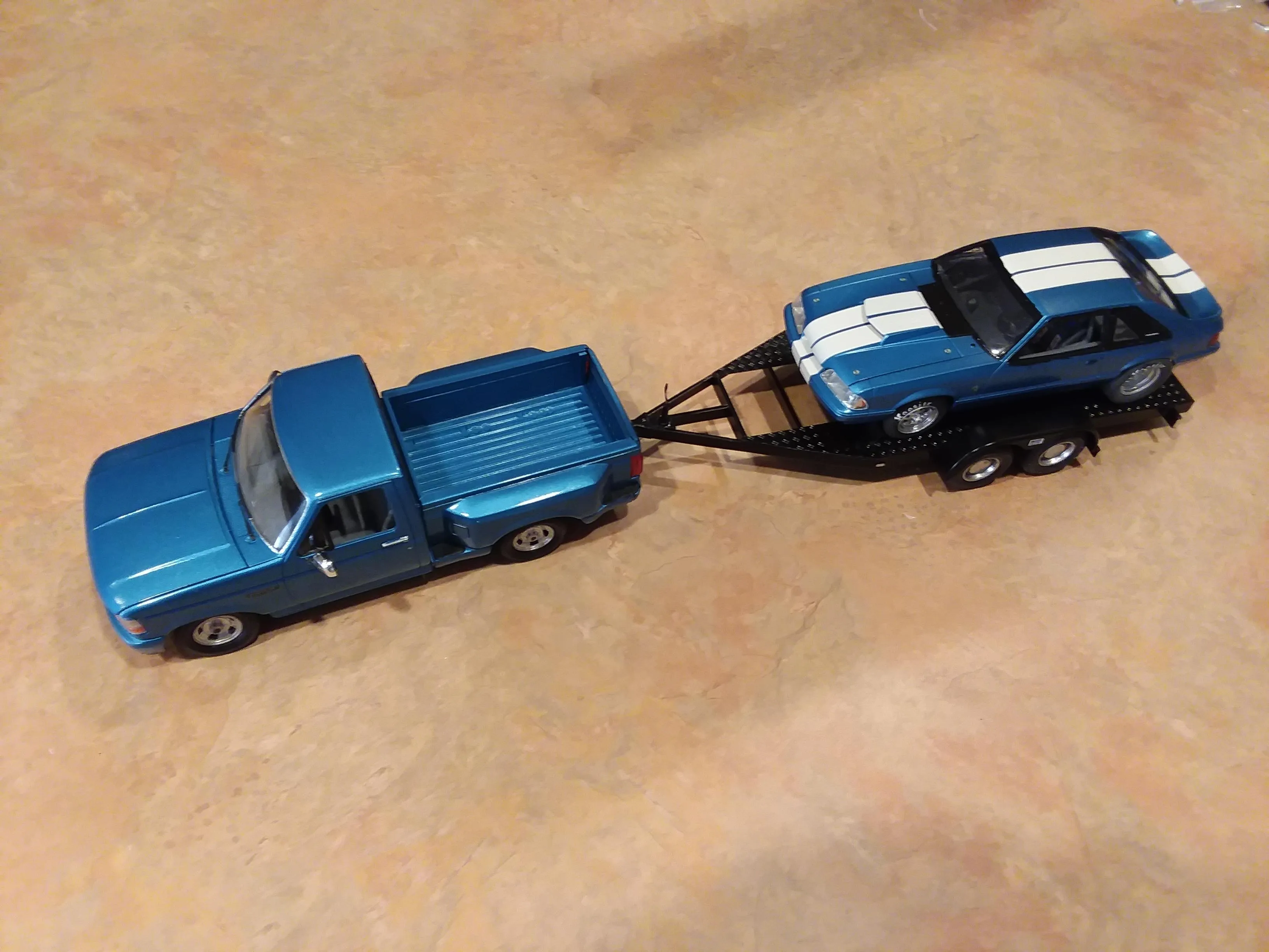 /img/50487-diecast-88-mustang-display.webp