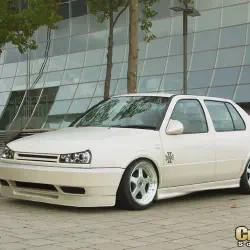 /img/50513-vw-vento-diecast-build.webp