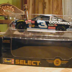 /img/50558-dale-earnhardt-sr-wrecked-diecast-car-7.webp