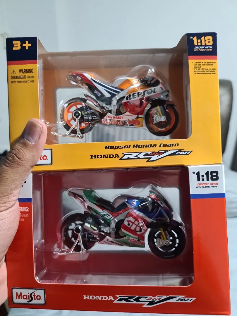 50600 motogp diecast models display