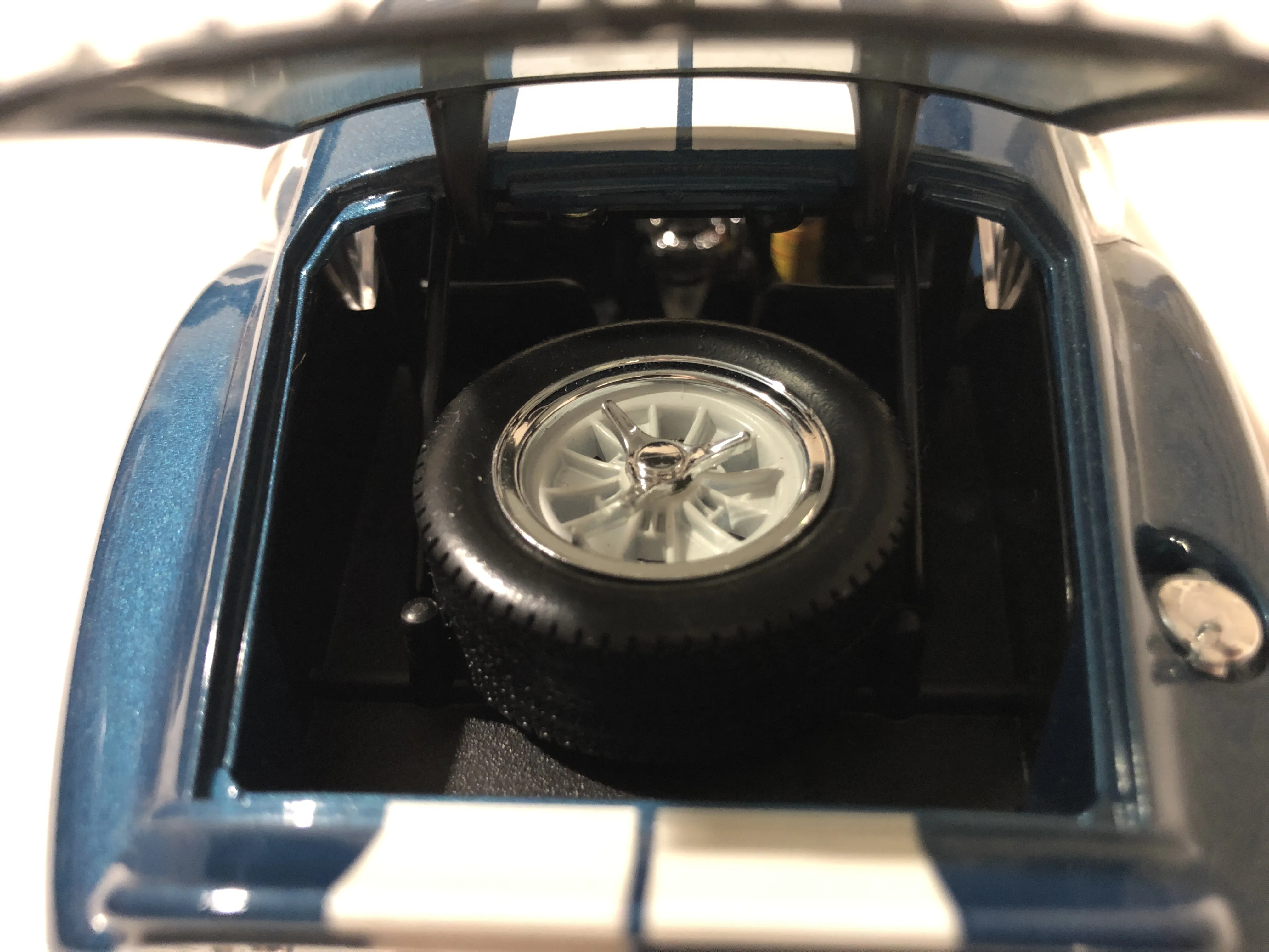 50611 daytona cobra coupe diecast featured